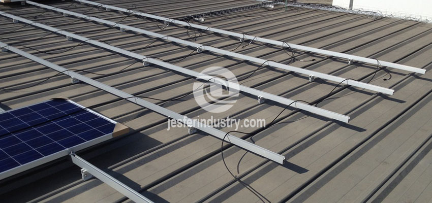 Halterungen für Sonnenkollektoren aus Metall für Dächer